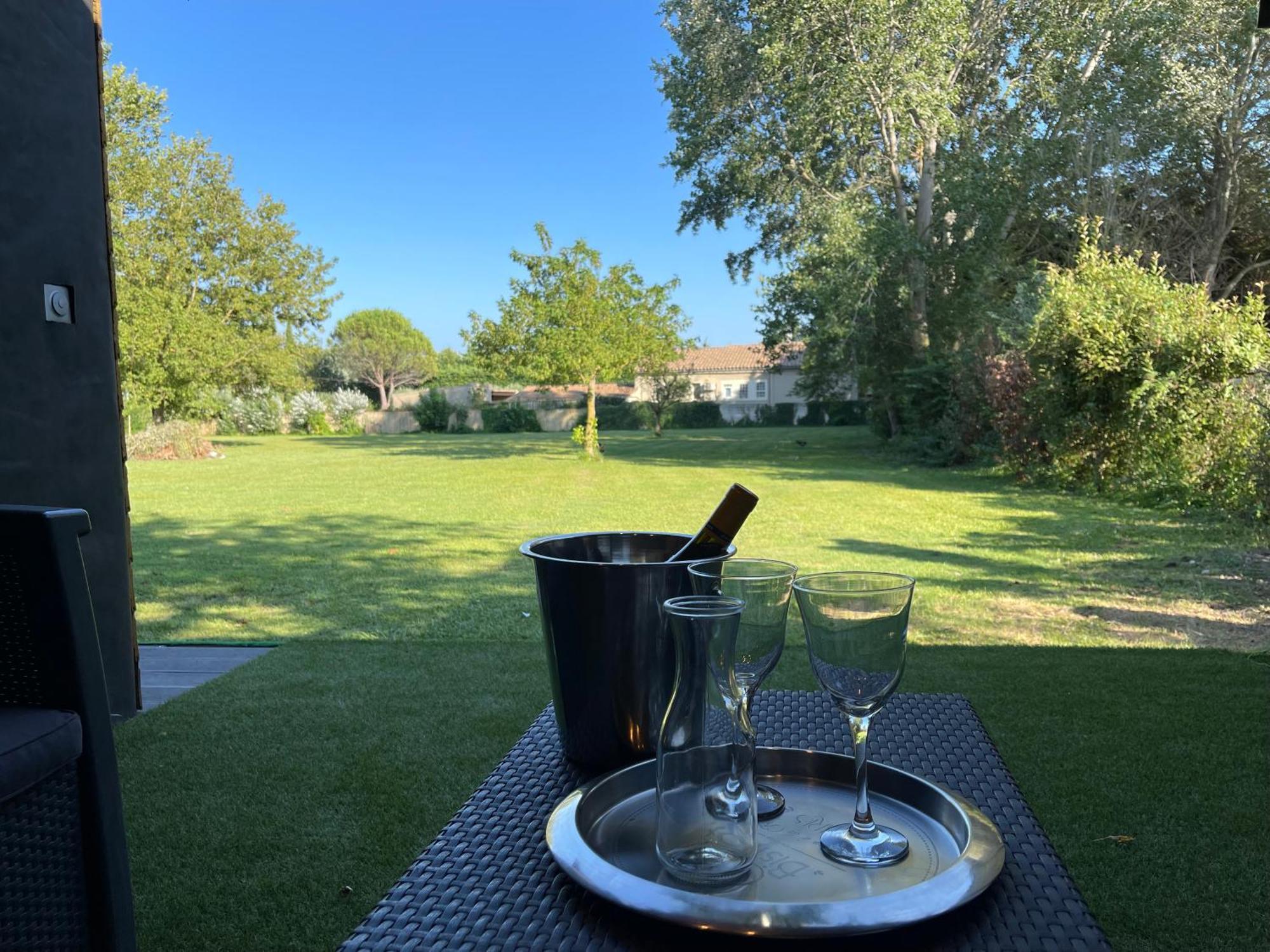 Apartamento Dependance Privee - Halte Route Le Thor Exterior foto